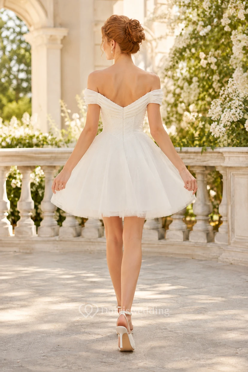 Robe de mariée mi-longue en satin à épaules dénudées et jupe ample view 2