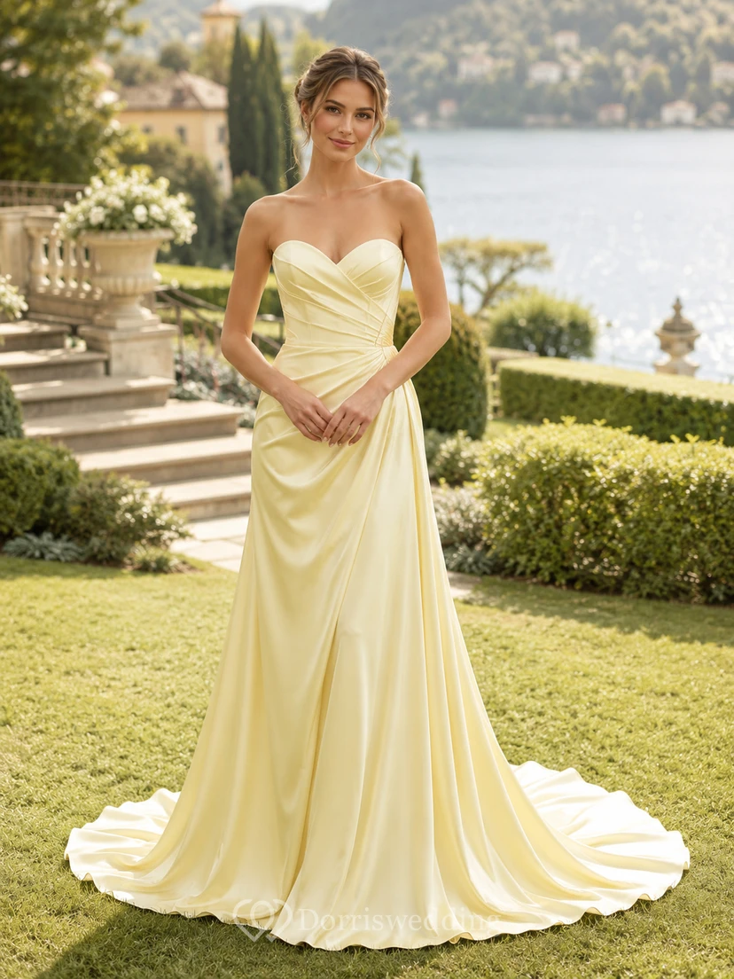 Vestido de novia de satén drapeado de corte catedral, sin tirantes, escote corazón, color amarillo narciso