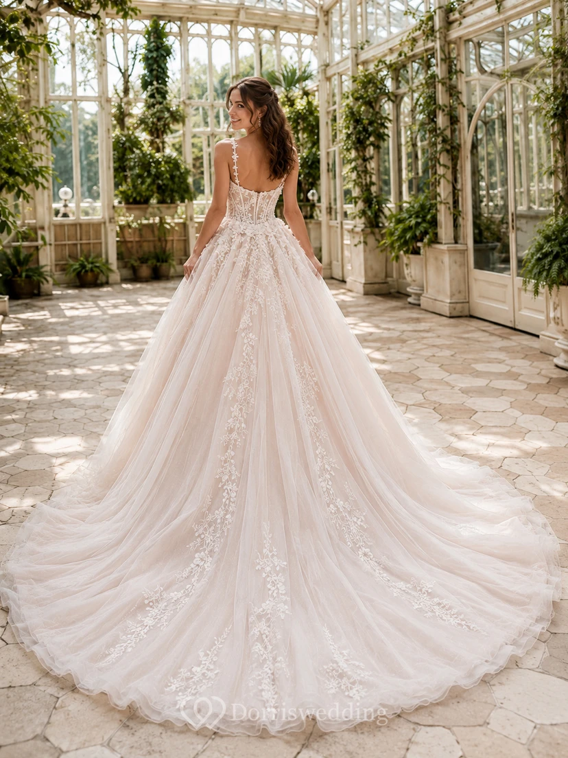 Robe de bal romantique en dentelle à fines bretelles, style princesse, taille naturelle, pour une mariée view 2
