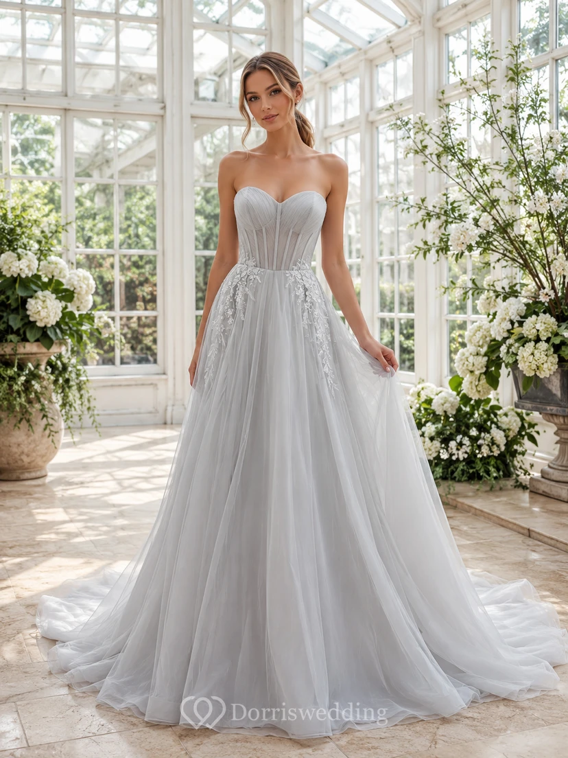 Robe de mariée romantique gris argenté sans bretelles, bustier en dentelle et tulle, coupe trapèze, robe de mariée romantique.