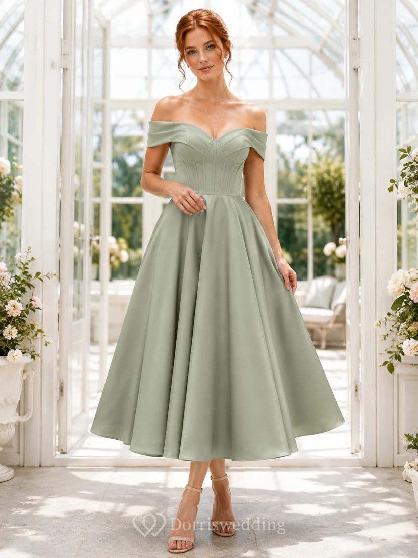 Robe cocktail vintage élégante en satin céladon, épaules dénudées, plissée, coupe trapèze, longueur thé.