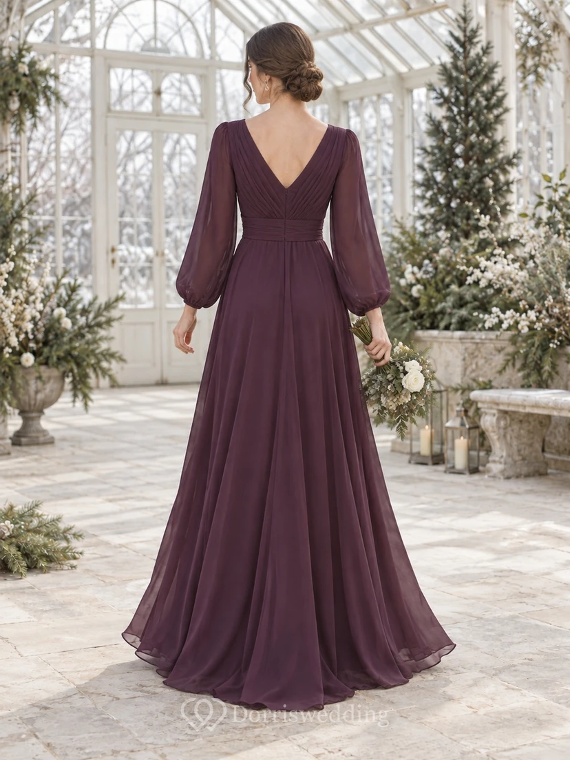 Vestido de dama de honor de gasa color ciruela con escote en V y mangas abullonadas largas view 2