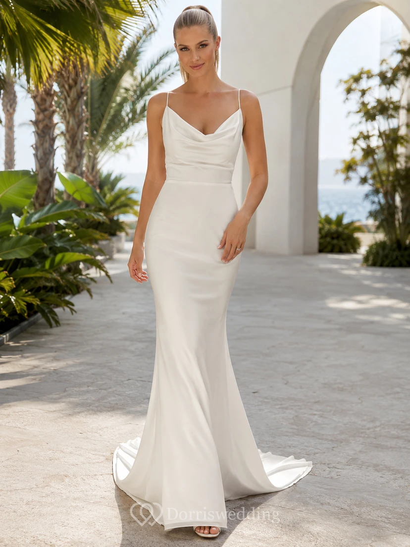 Robe de mariée fourreau en satin satiné à bretelles fines et col bénitier, idéale pour une destination tropicale