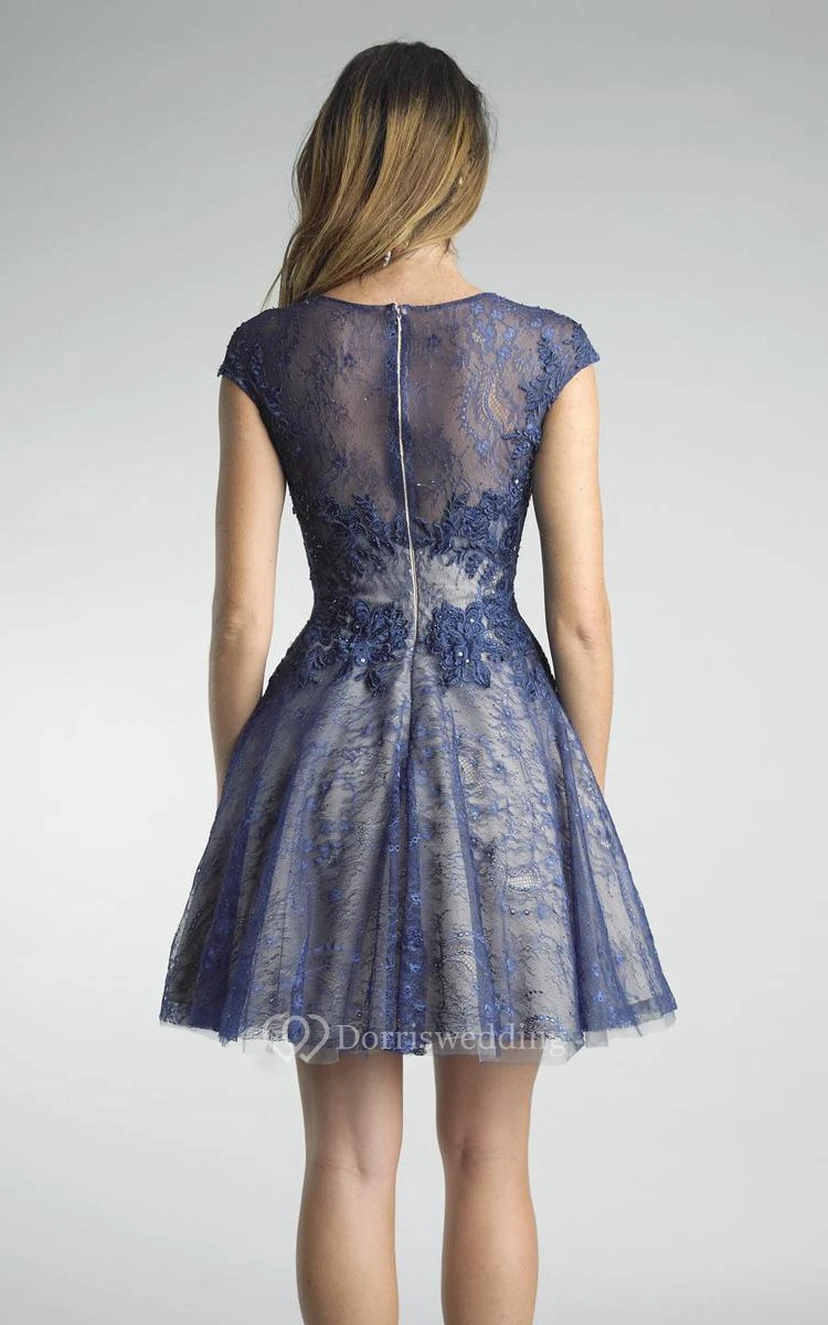 Kurzes Minikleid in A-Linien-Optik mit hohem Kragen und kurzen Ärmeln, Spitze und Illusionseffekt view 2