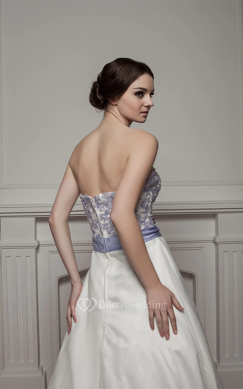 Sweetheart A-Line Appliqued Court Train and Gown With Ribbon view 10