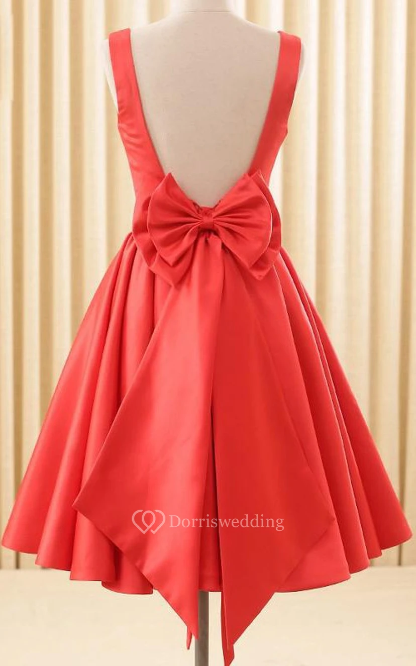 Robe élégante en satin dos nu à nœud papillon, longueur genou view 2
