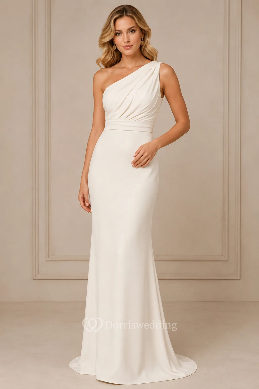 Robe de mariée fourreau simple à une épaule avec corsage froncé