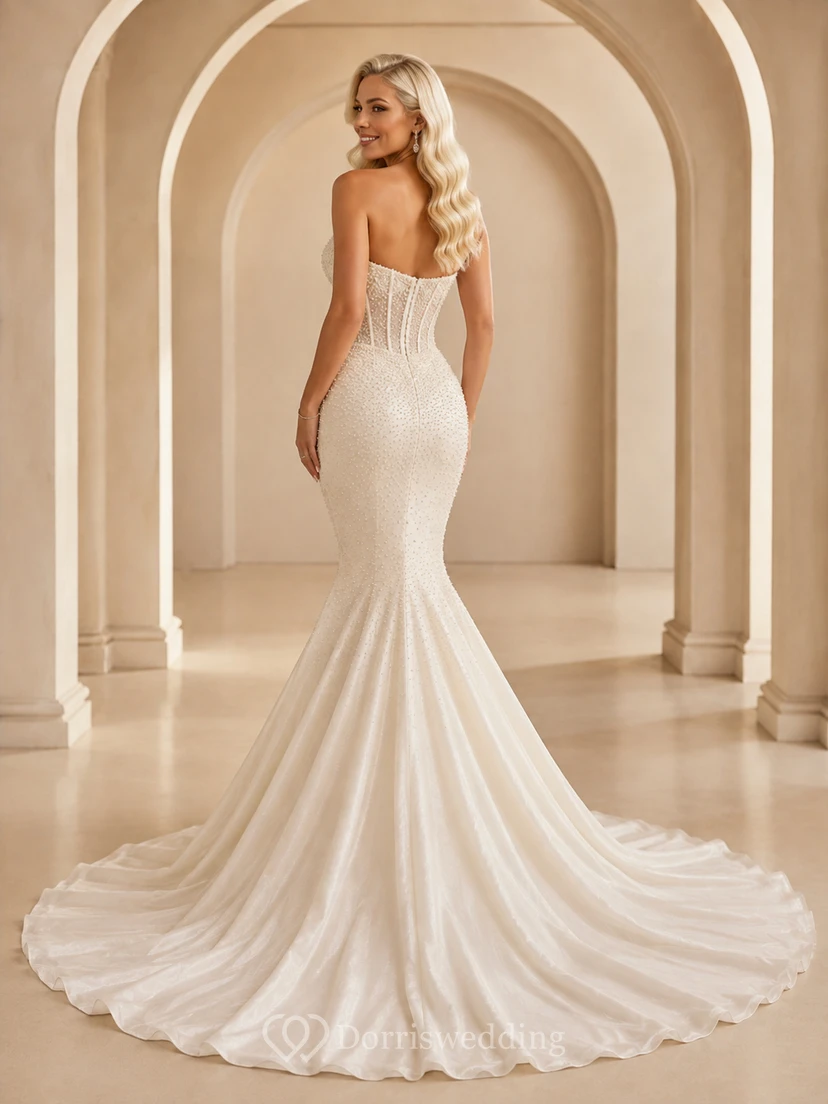 Robe de mariée sirène en satin à dentelle florale, bustier cœur sans bretelles et corset, longueur au sol, avec traîne. view 2