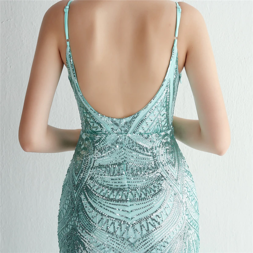 Vestido largo de noche con lentejuelas y tirantes de flores, ajustado, elegante y de estilo sofisticado. view 44