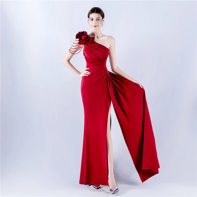 Vestido de noche de satén plisado con hombros descubiertos y escote alto, bordado a mano con cuentas y flores, para mujer. view 13