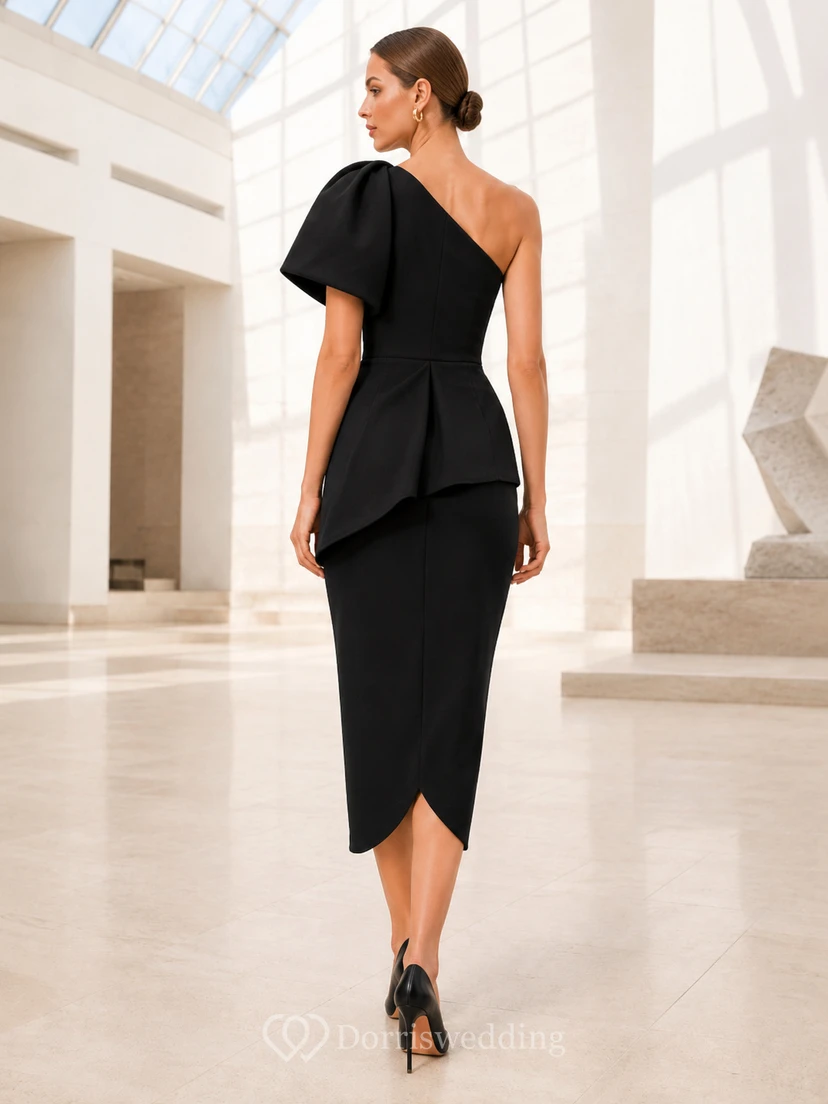 Robe de soirée asymétrique noire à une épaule, à volants sculpturaux et basque. view 2