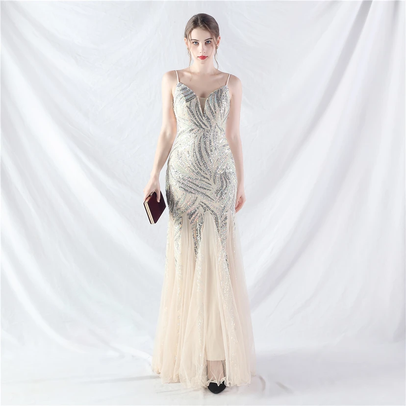 Paillettenbesetztes Abendkleid aus Netzstoff und Trägern view 85