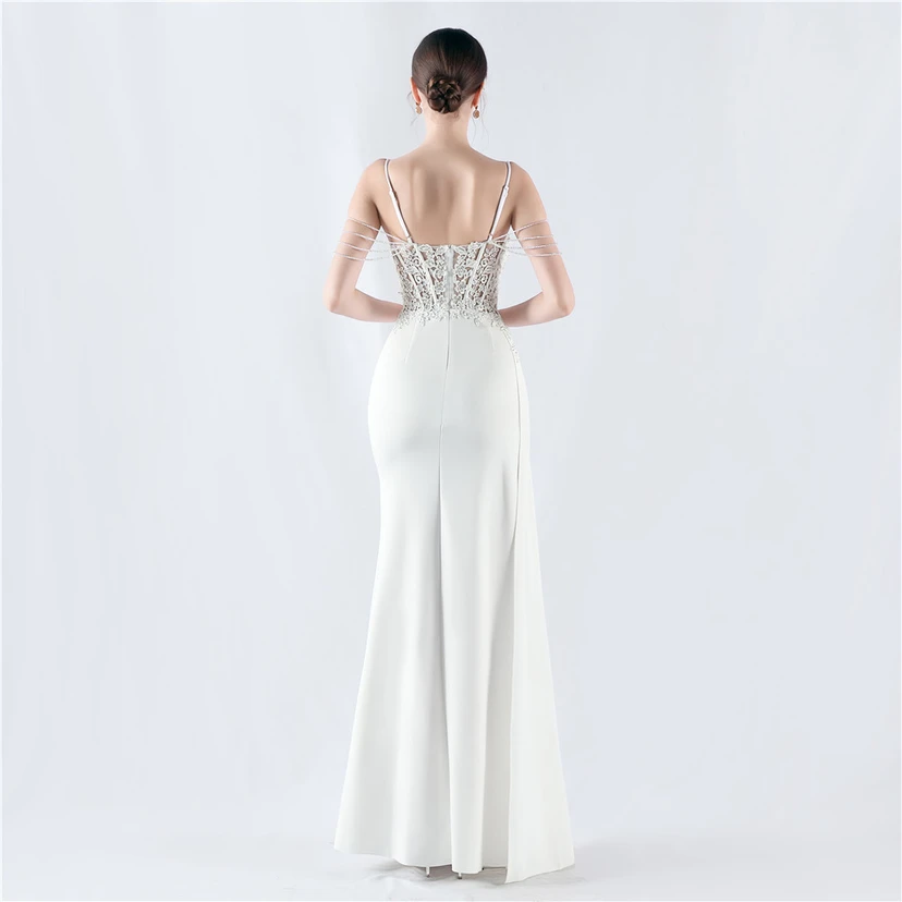 Schweres, mit Diamanten und Blumen besetztes, tailliertes Abendkleid aus Satin mit Fischgrätmuster und Perlenbesatz für Jahrestreffen und Hochzeiten view 16