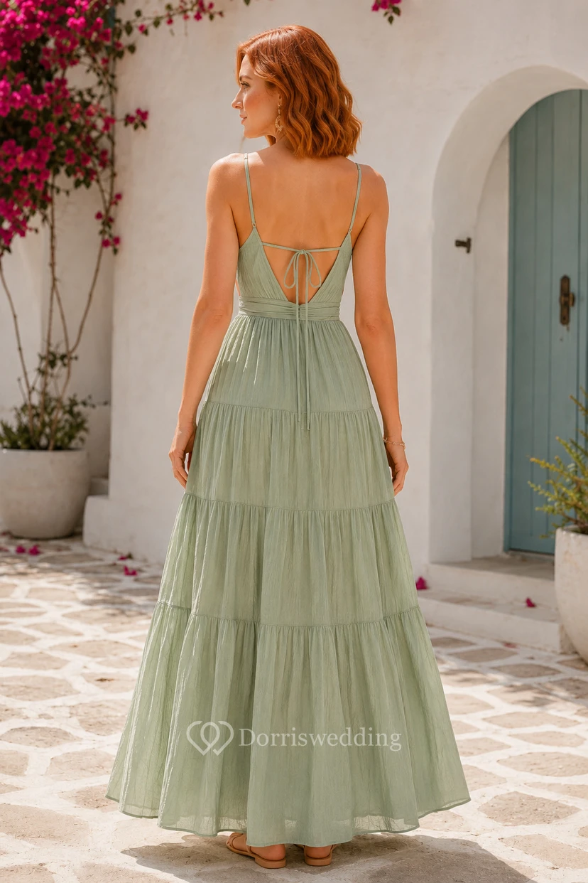 Vestido de invitada de boda color verde salvia, gasa, corte en A, escote en V, sin mangas, largo hasta el suelo. view 2