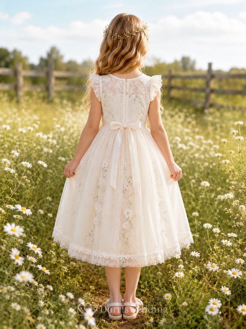 Blumenmädchenkleid aus elfenbeinfarbenem Spitzentüll, A-Linie, kurze Ärmel, Rundhalsausschnitt, Teelänge, Schleife am Rücken, florale Applikationen view 2