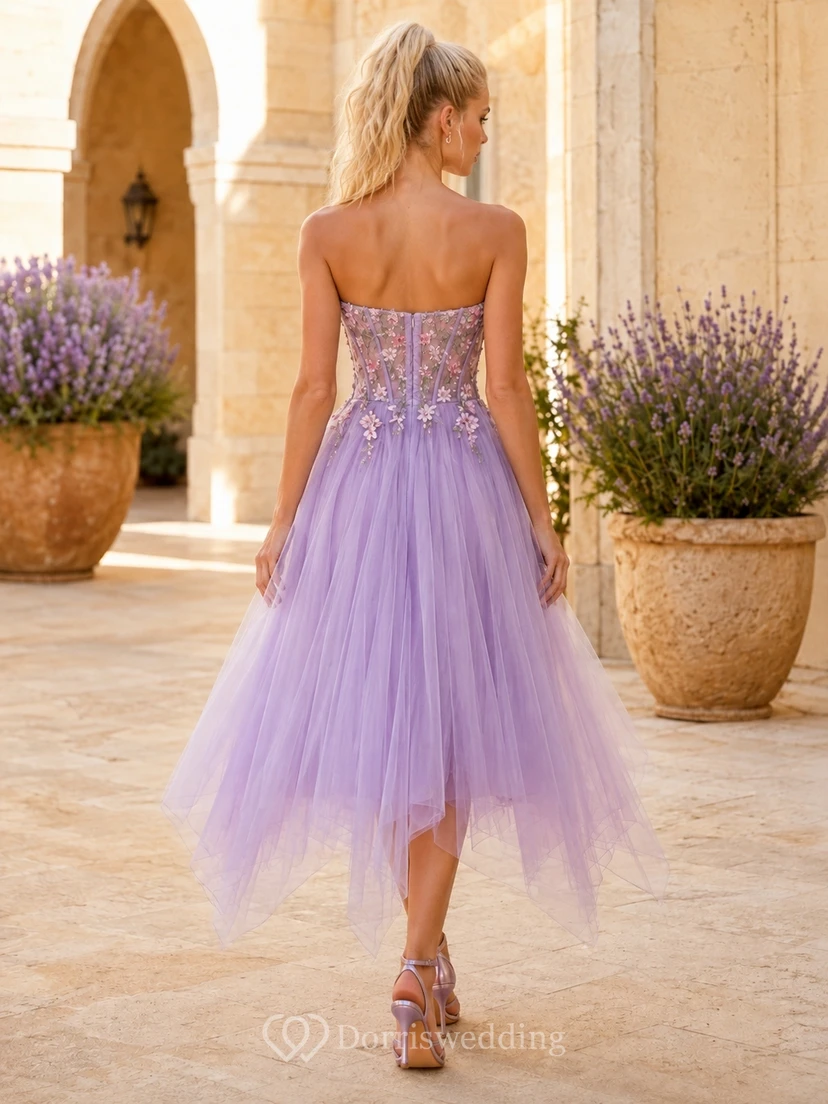 Robe de bal midi en tulle lavande, bustier bustier fleuri sans bretelles, jupe ample à volants et jupe mouchoir view 2