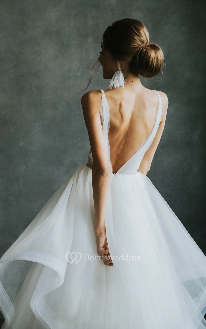 Fließendes, ärmelloses Brautkleid aus Tüll mit gekreuzten Trägern im Empire-Stil, tiefem V-Ausschnitt und drapiertem Rock view 4