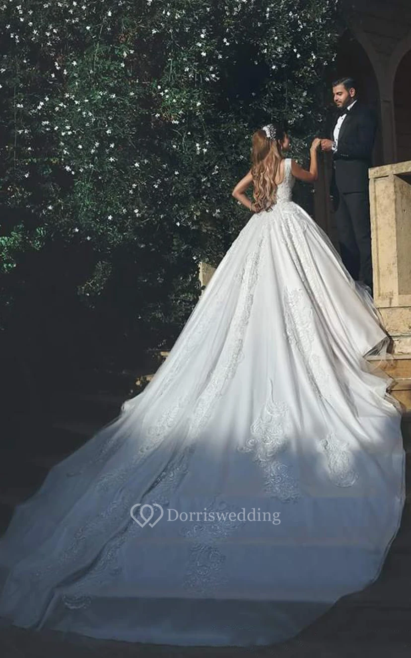 A-Line Short Square Sleeveless Bell Appliques Flower Court Train Backless Lace Bridal Dress view 2