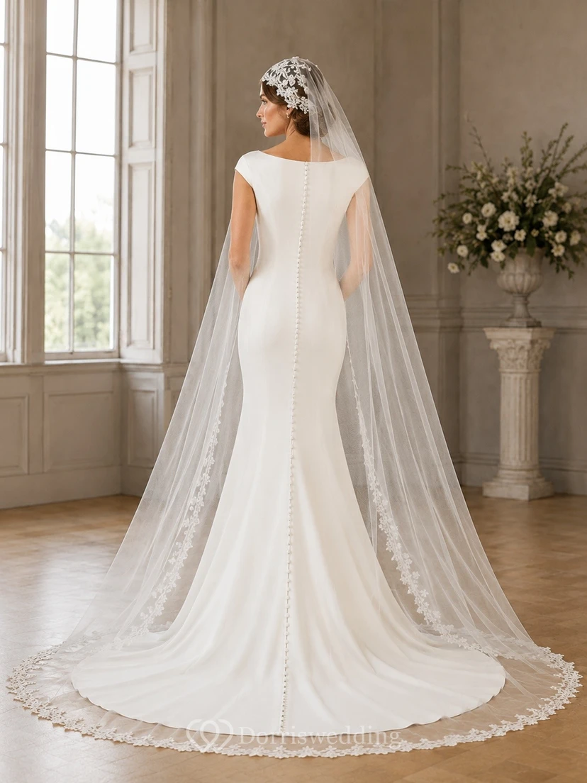Vestido de novia clásico de corte recto con cola de manga corta para ceremonia view 2