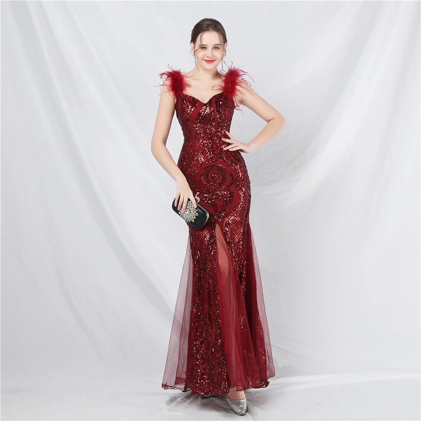 Robe longue haut de gamme en maille à sequins et plumes d'autruche. view 4