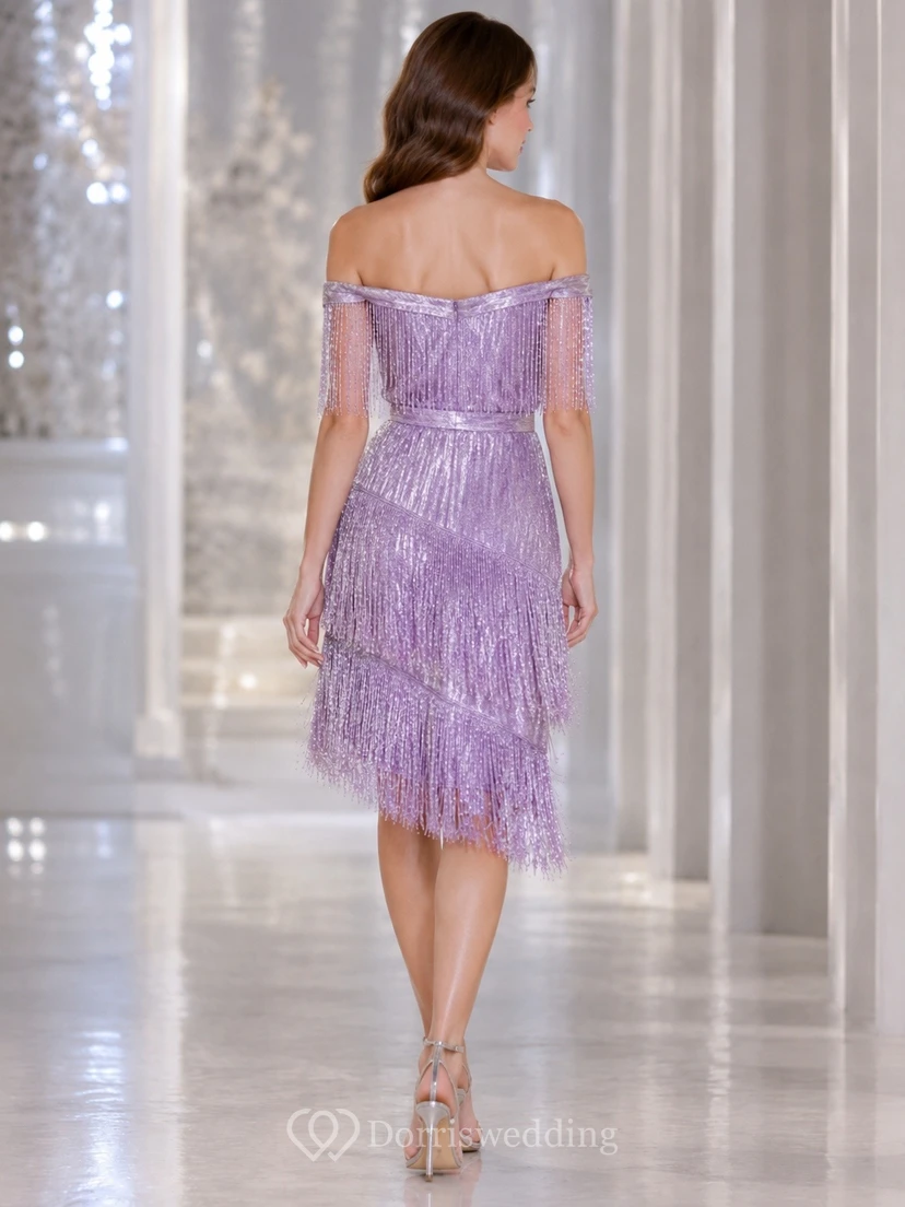 Robe de cocktail fourreau à franges, épaules dénudées, manches courtes et sequins lavande, longueur genou view 2