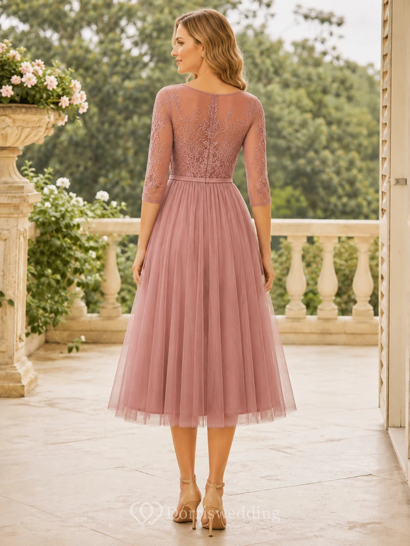 Robe mi-longue à empiècements en résille et col bateau rose poudré view 2