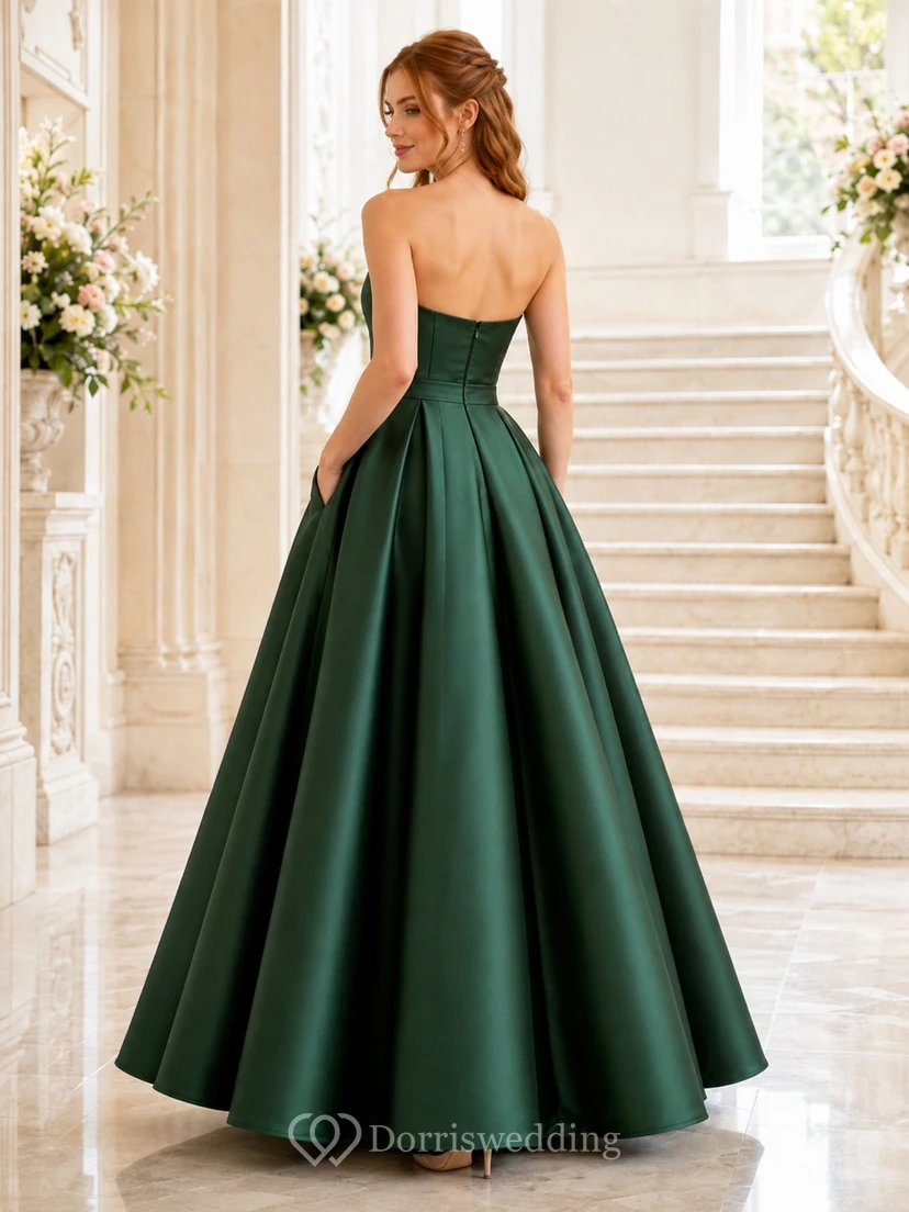 Waldgrünes, trägerloses, ärmelloses Ballkleid aus Satin, bodenlang, mit Taschen view 2