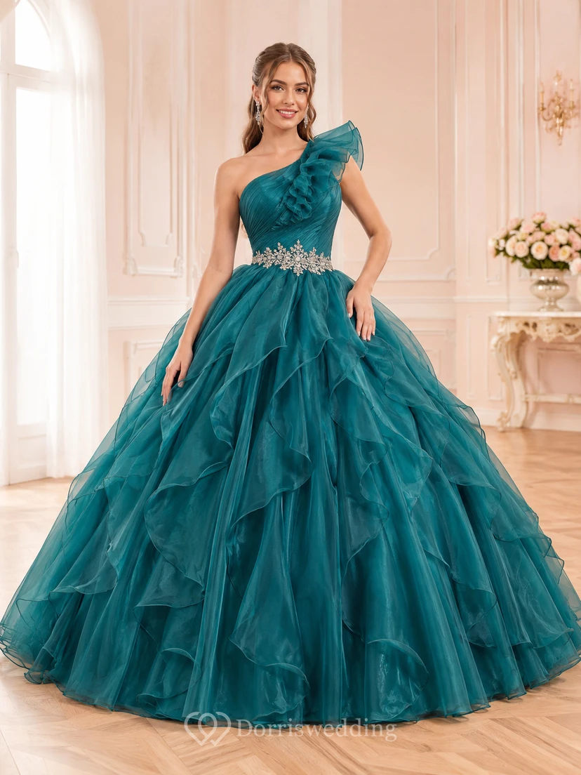 Vestido de fiesta de lujo para quinceañera con un solo hombro, volantes escalonados y tul, diseño de pavo real.
