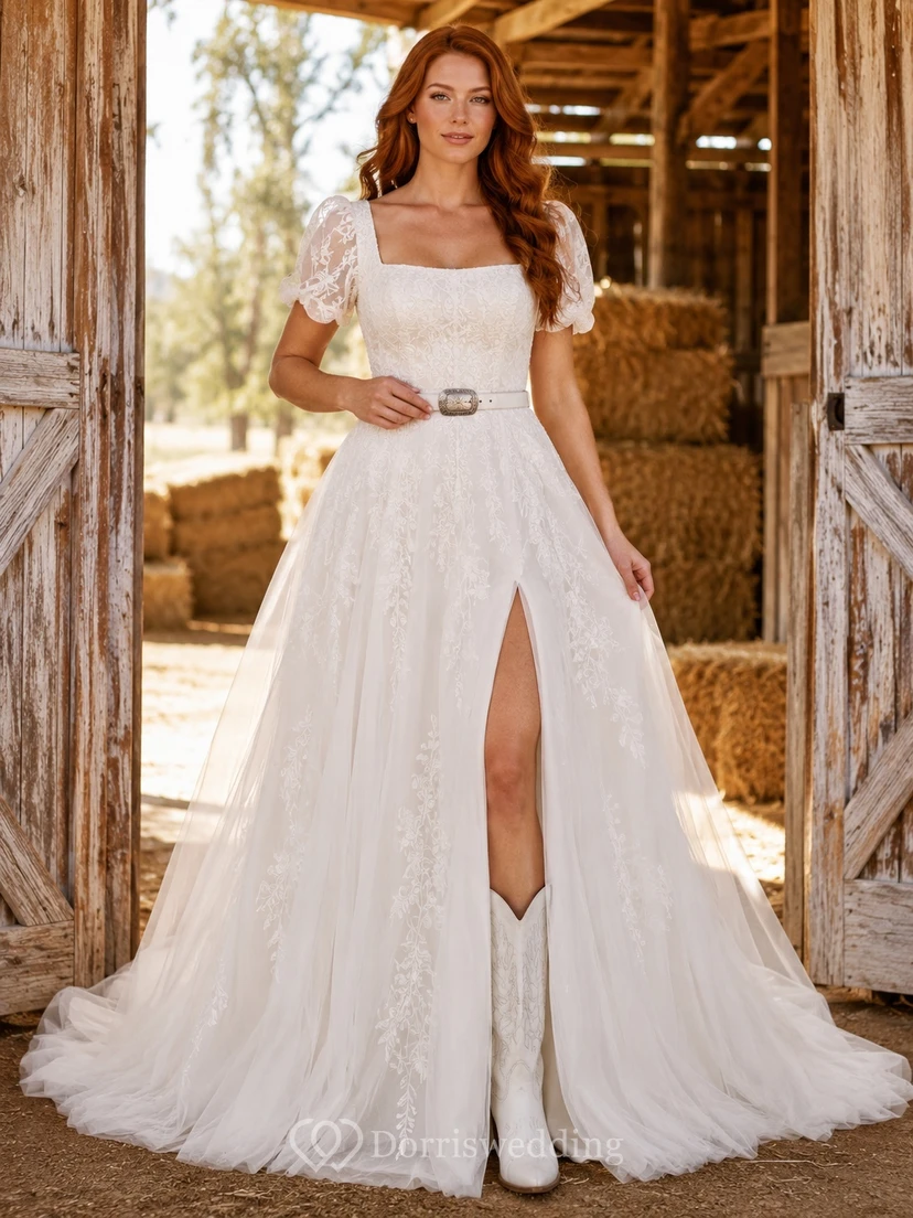 Boho-Brautkleid im rustikalen Stil mit Spitze, eckigem Ausschnitt, kurzen Ärmeln, Schlitz vorne, A-Linien-Schnitt und Kapellenschleppe