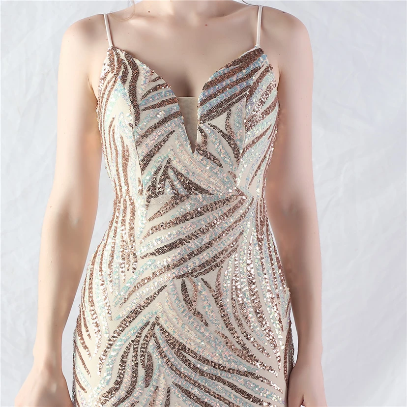 Paillettenbesetztes Abendkleid aus Netzstoff und Trägern view 71
