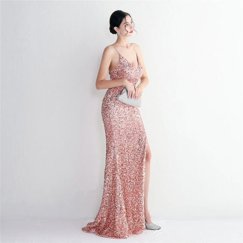 Paillettenbesetztes Abendkleid mit Samtsaum, langen Trägern und schmaler Silhouette für elegante Bankette view 42