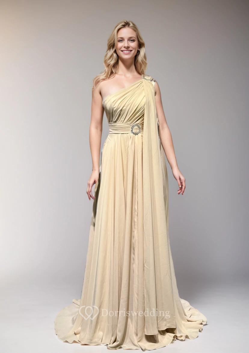 Chiffonkleid mit einem Schulterausschnitt, Gürtel und Raffungen video preview