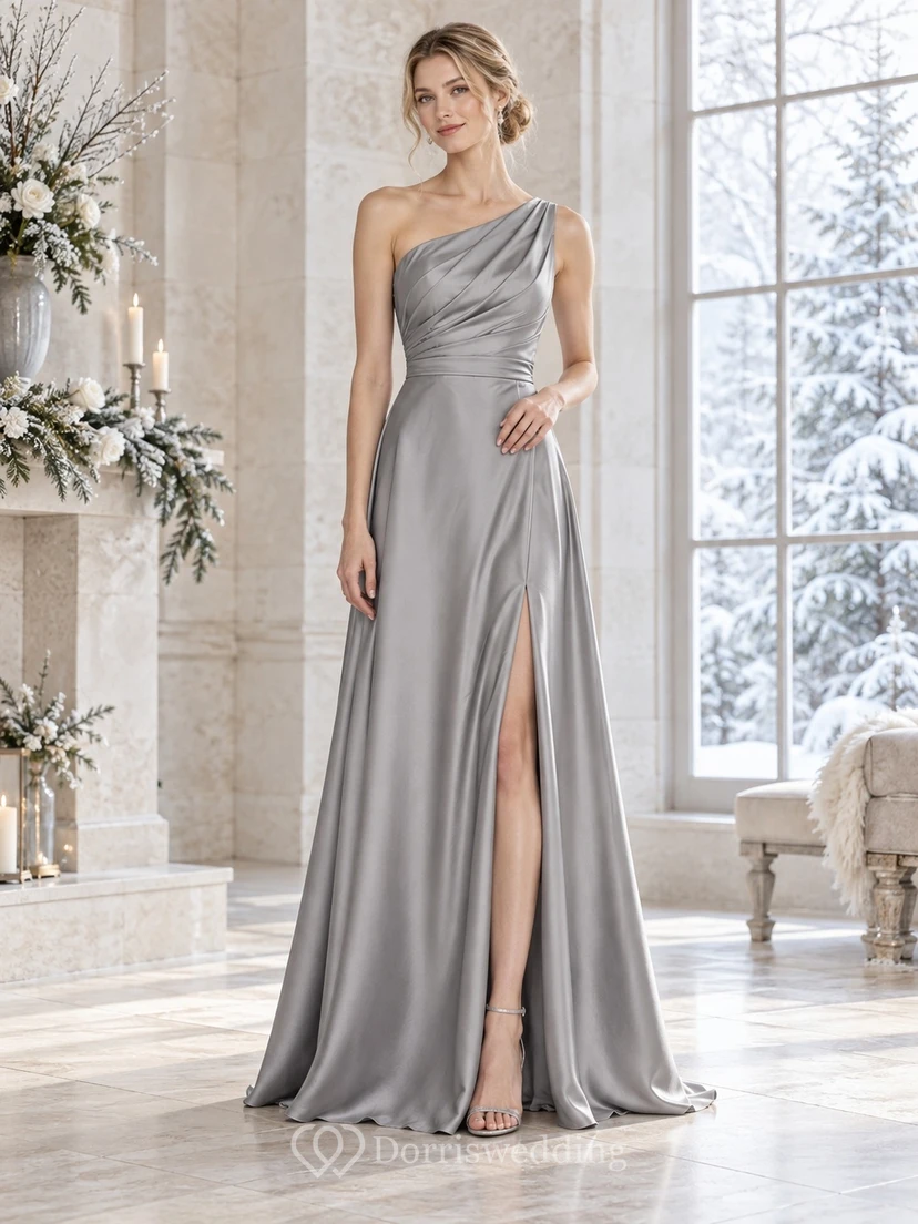 Vestido de dama de honor de satén plateado con un solo hombro, fruncido y corte en A.