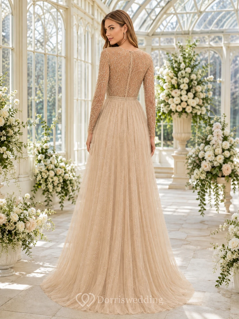 Champagnerfarbenes, hochgeschlossenes Abendkleid mit Illusionsärmeln, Perlenbesatz, Spitze und Tüll in A-Linie – Luxus view 2