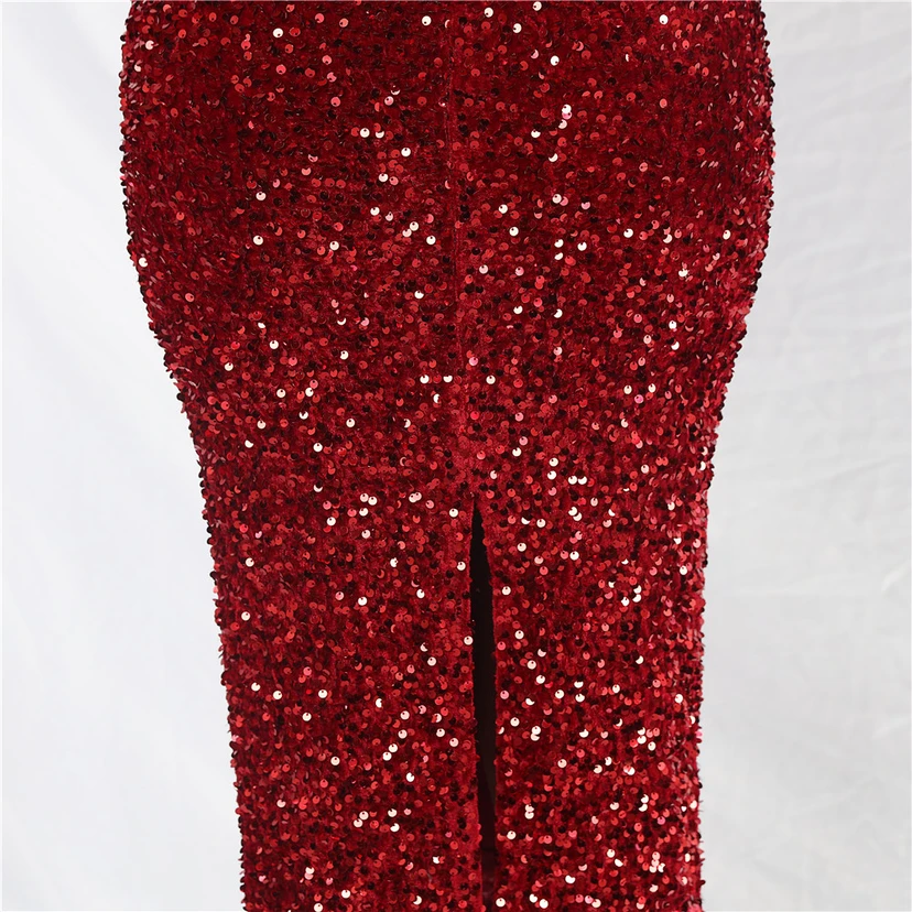 Handgefertigtes, perlenbesetztes Abendkleid aus Straußenfedern und Pailletten view 44