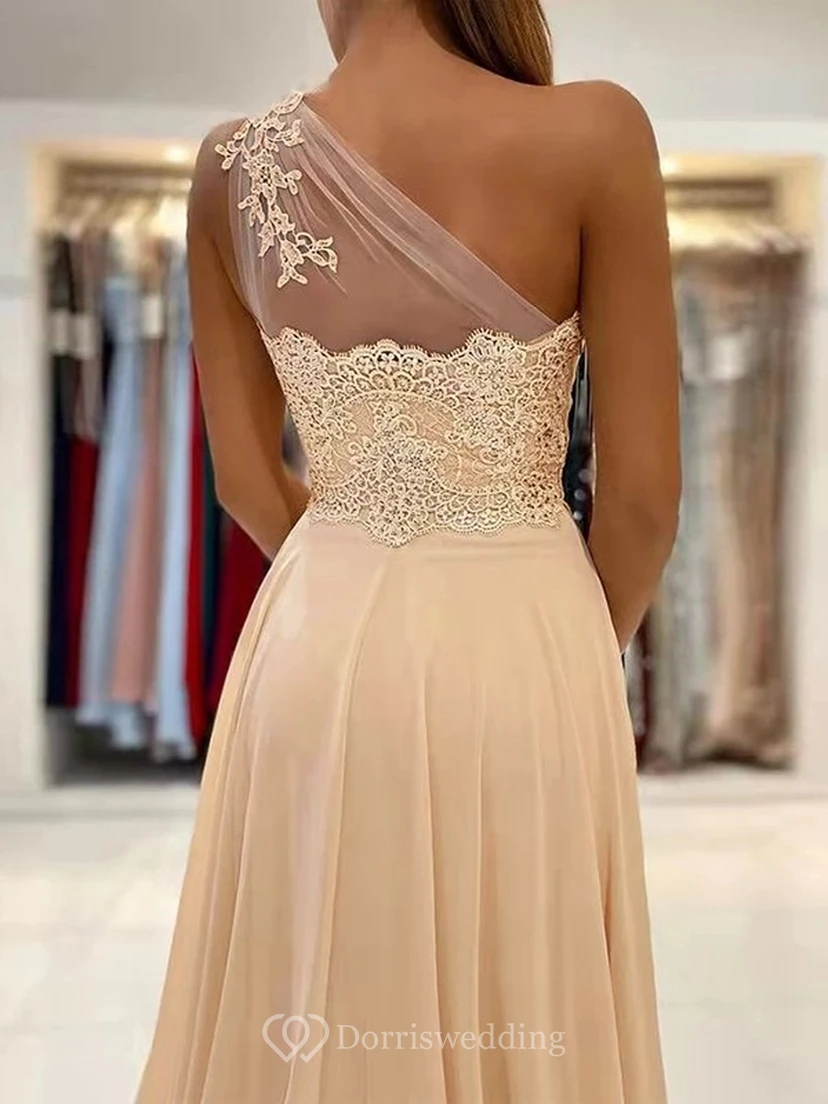 Lässiges, ärmelloses Chiffonkleid mit einem Schulterträger und vorderem Schlitz view 4