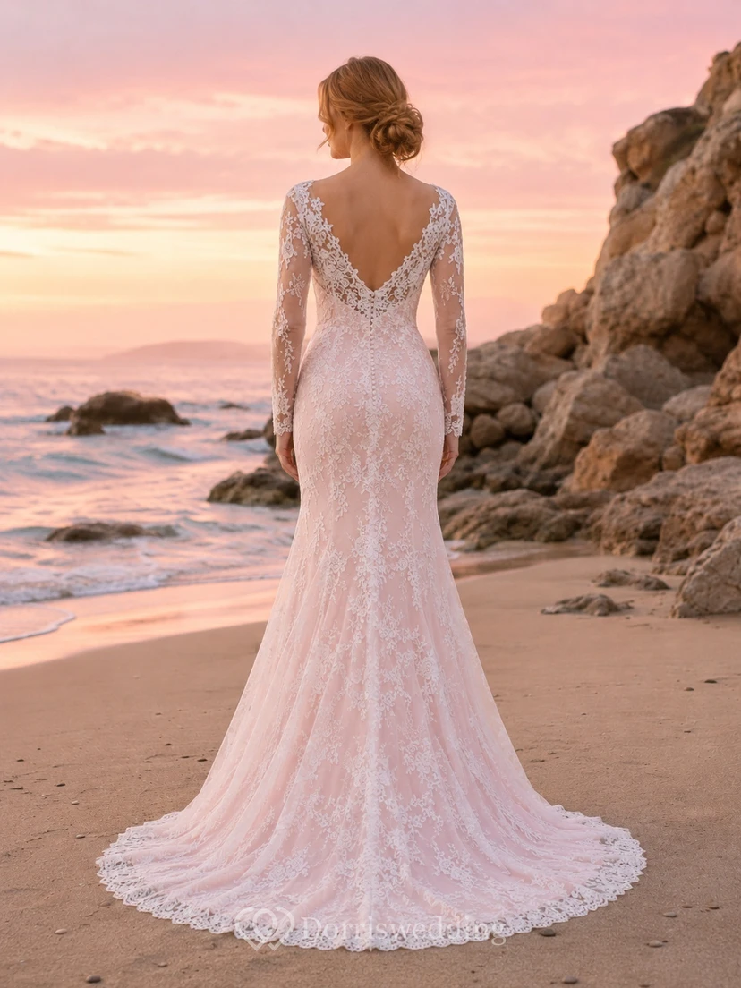 Elegantes, rosafarbenes Brautkleid im Meerjungfrauenstil mit V-Ausschnitt, langen Ärmeln und Schleppe aus Spitze für die Strandhochzeit view 2