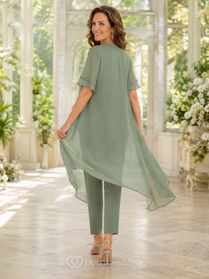 Dreiteiliger, asymmetrischer Chiffon-Hosenanzug in Salbeigrün mit V-Ausschnitt – ideal für die Mutter der Braut view 2