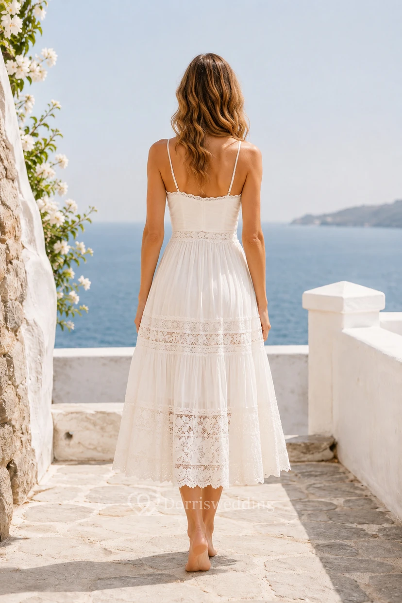 Robe de mariée bohème mi-longue à fines bretelles, corsage en dentelle et jupe à volants view 2
