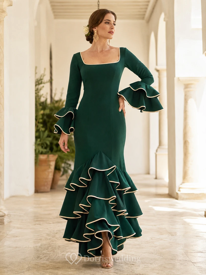Dunkelgrünes, eckiges Ausschnitt-Meerjungfrauenkleid im Flamenco-Stil mit langen, gestuften Glockenärmeln und asymmetrischem Saum im Meerjungfrauenstil
