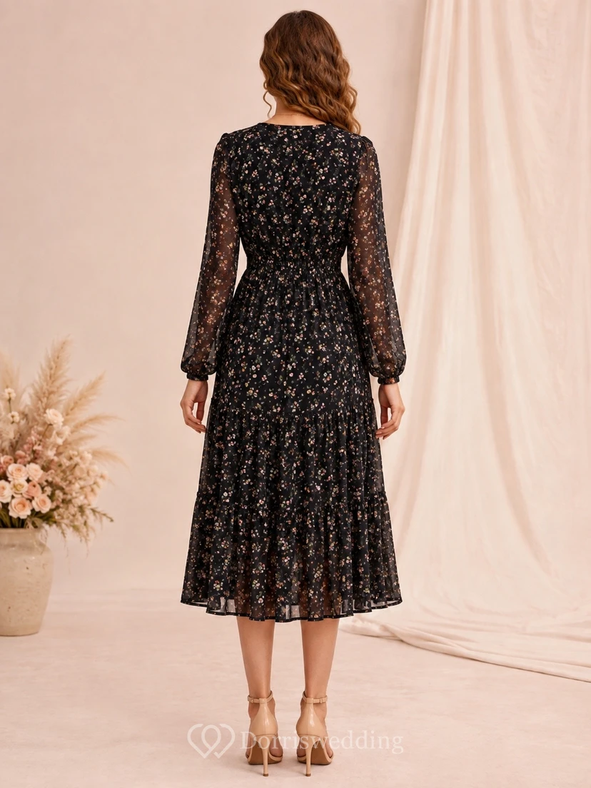Vestido de cóctel negro de gasa con estampado floral, cuello en V, manga larga, corte en A y largo hasta la rodilla. view 2