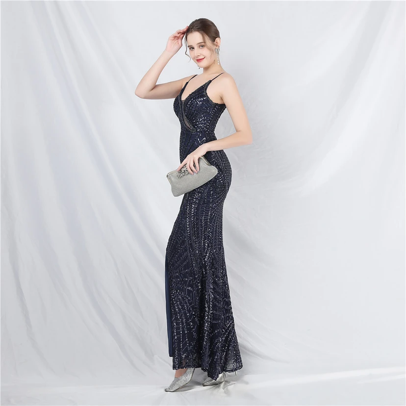 Robe de soirée longue à bretelles en maille transparente ornée de perles et de sequins view 13