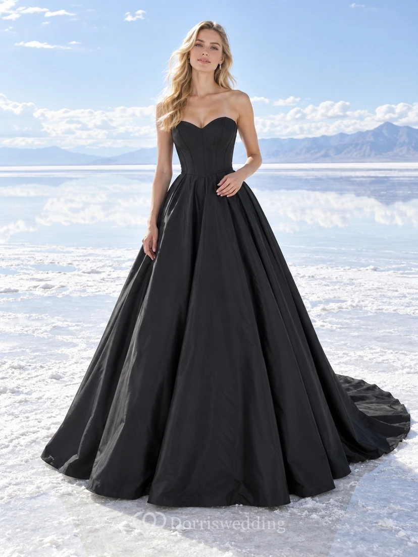 Sencillo vestido de novia negro sin tirantes de tafetán con escote corazón y corte en A
