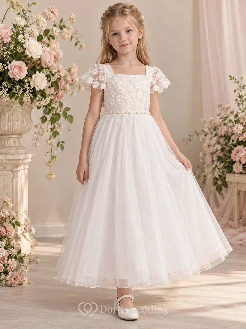 Vestido de niña de flores blanco de corte A con escote cuadrado, estampado floral, mangas acampanadas y largo hasta los tobillos.