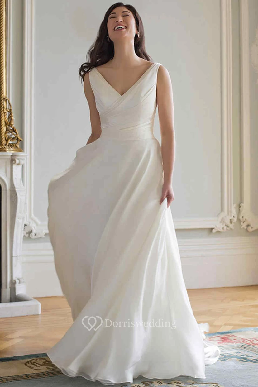 Etuikleid aus Chiffon, langärmelig, V-Ausschnitt und gerafft