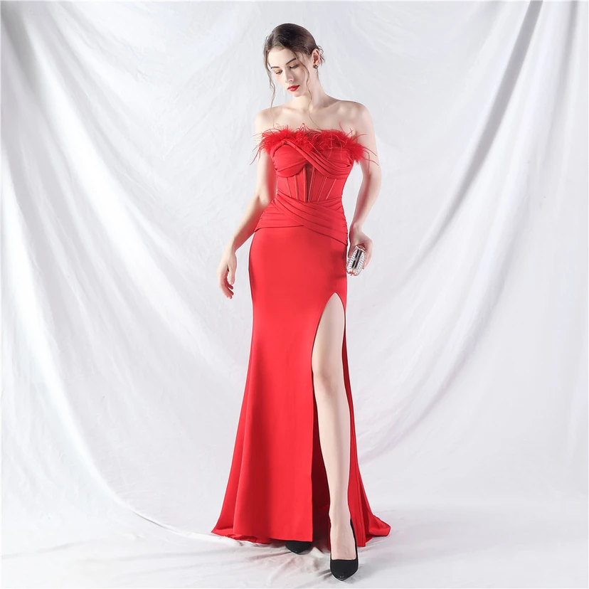 Fischgrätmusterweste, tailliertes Satinkleid mit Faltenwurf, handgefertigtes High-End-Abendkleid mit Straußenfedern view 39