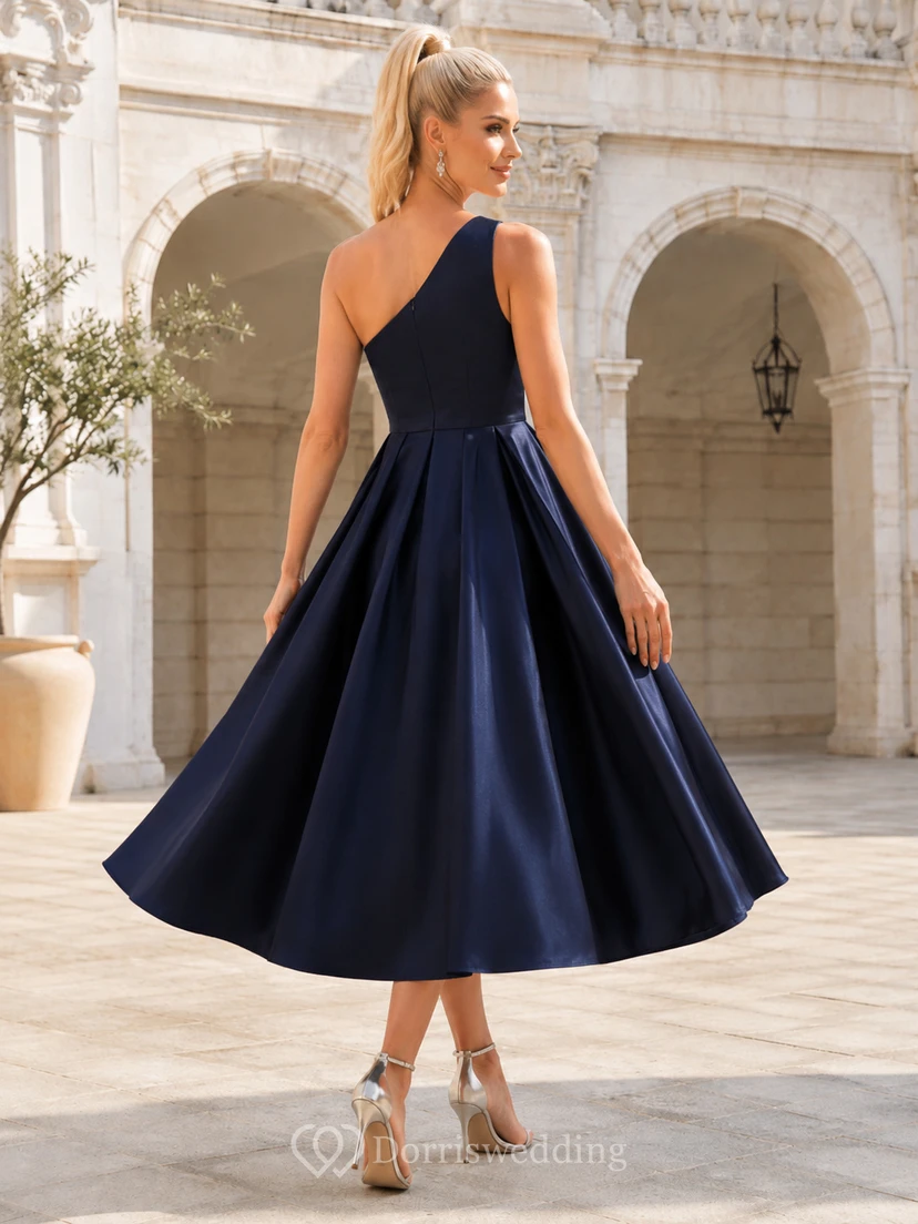 Vestido elegante de fiesta formal de satén azul marino oscuro, largo hasta la rodilla, con un solo hombro y lazo. view 2