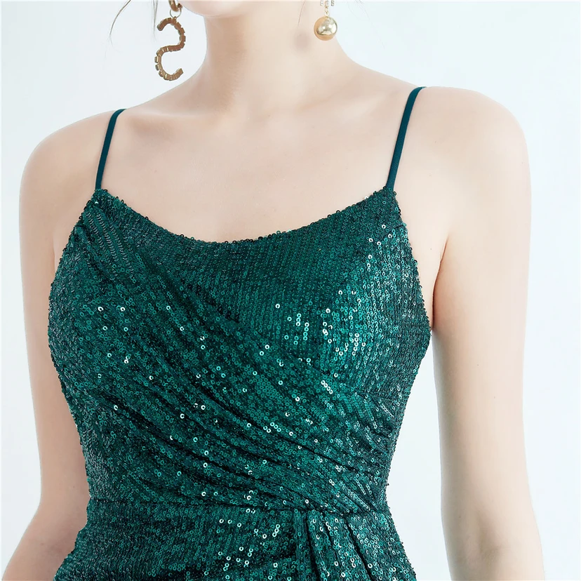 Robe de soirée longue à sequins haute densité, plissée, fendue sur le côté et à bretelles view 17