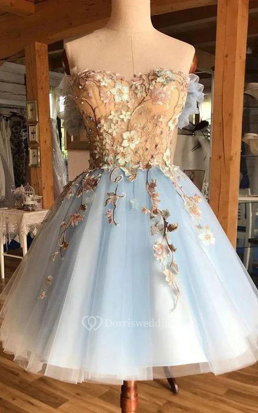 Kurzes, herzförmiges A-Linien-Abendkleid mit Blumenapplikationen view 3