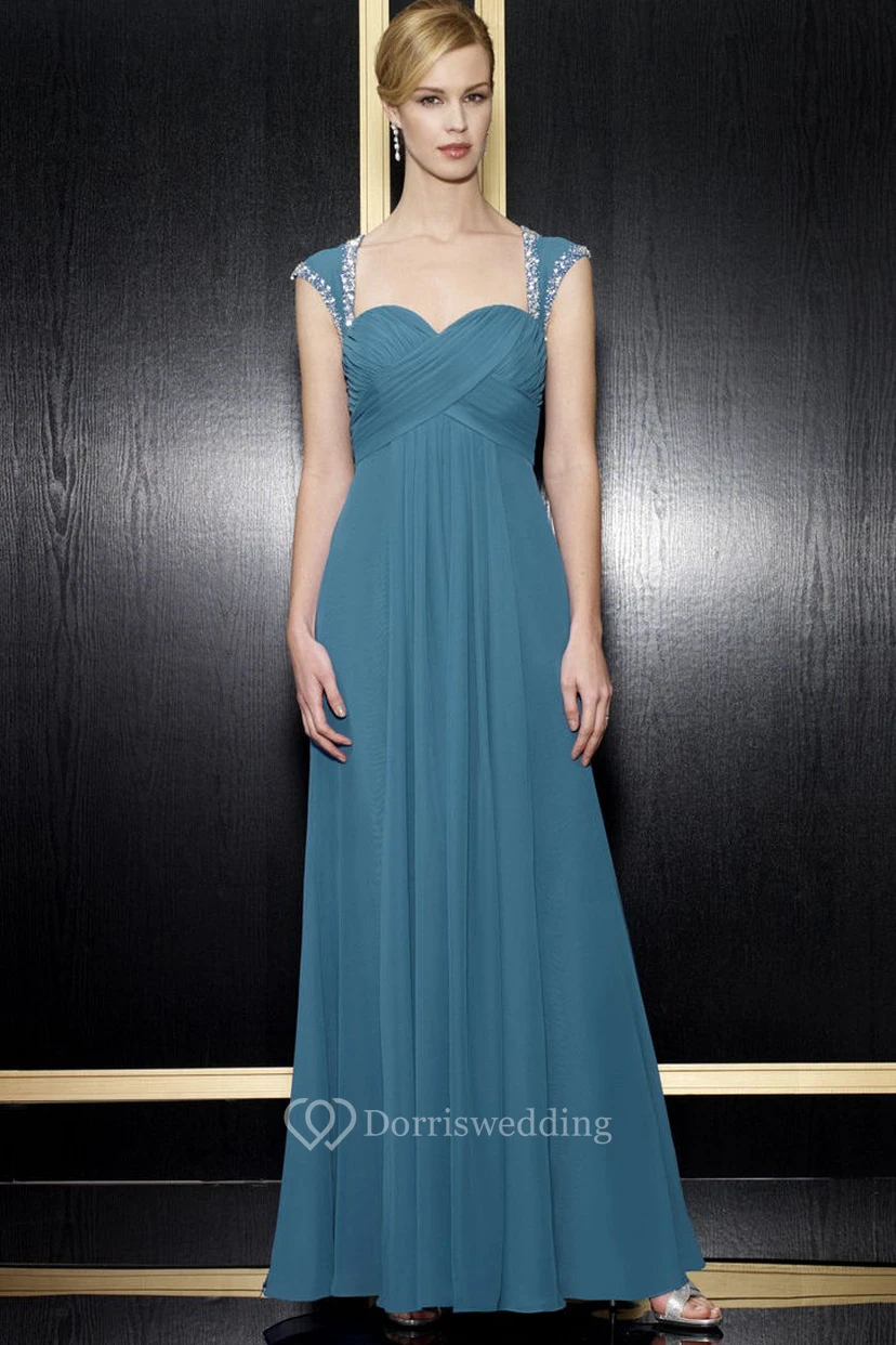Vestido formal de gasa estilo Reina Ana, corte A, largo hasta el suelo, con detalle cruzado, cremallera en la espalda y pedrería.